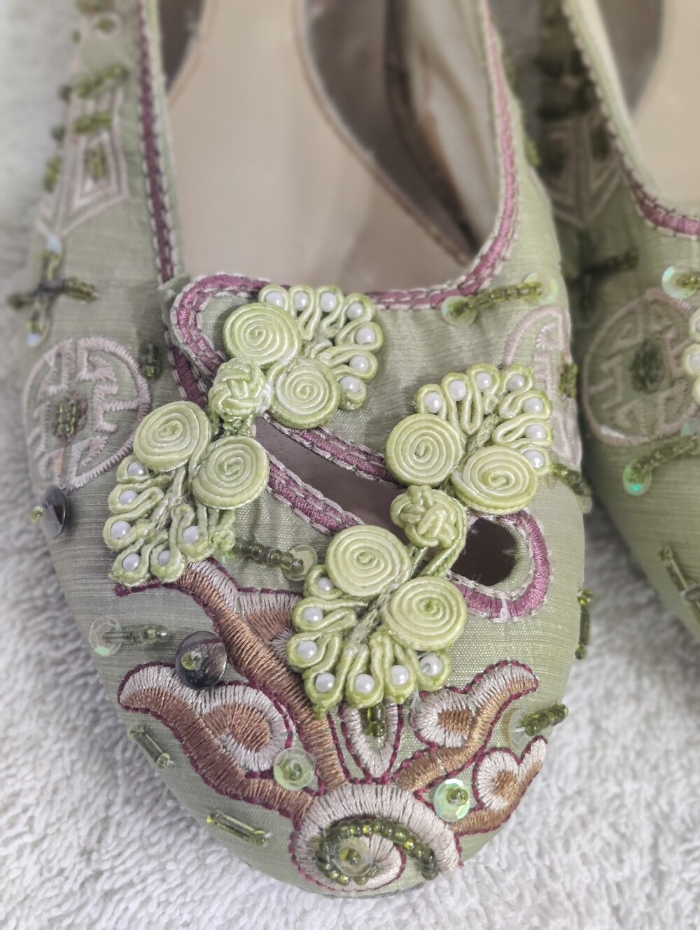 Yin Xiang Feng Embroidered And Beaded Slip-On Mules